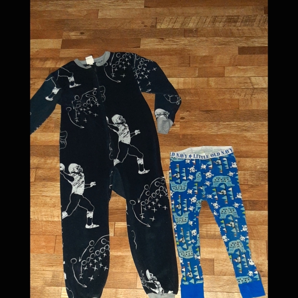 Boys 5t pjs (no feet)
